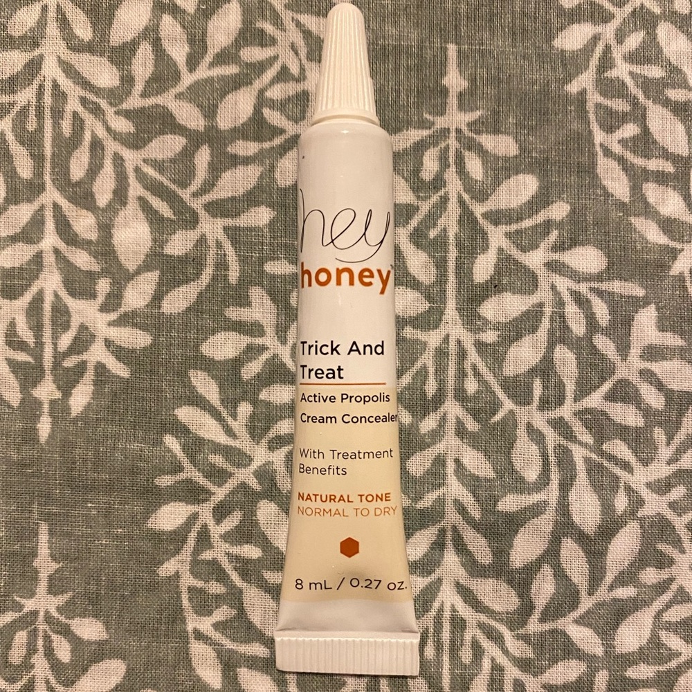Hey Honey cream concealer
